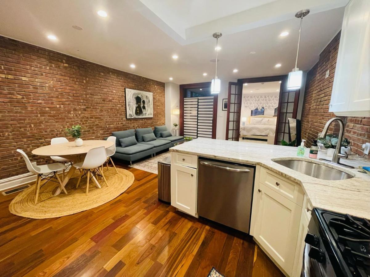 Historic Brownstone - Newly Renovated Brownstone On Historic Street With Outdoor Space Casa de férias *