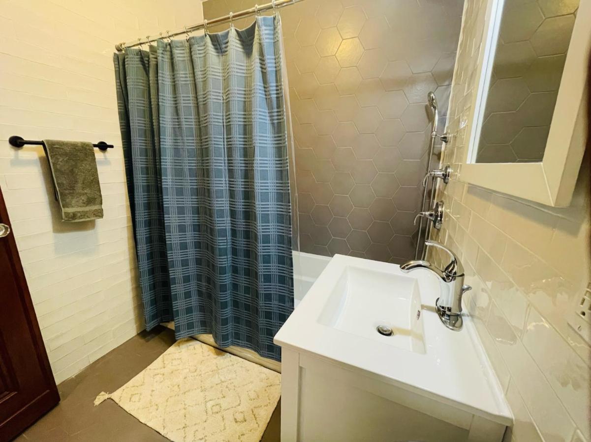 Historic Brownstone - Newly Renovated Brownstone On Historic Street With Outdoor Space Casa de férias Nova York