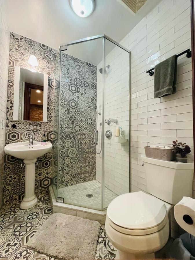 Historic Brownstone - Newly Renovated Brownstone On Historic Street With Outdoor Space Casa de férias *