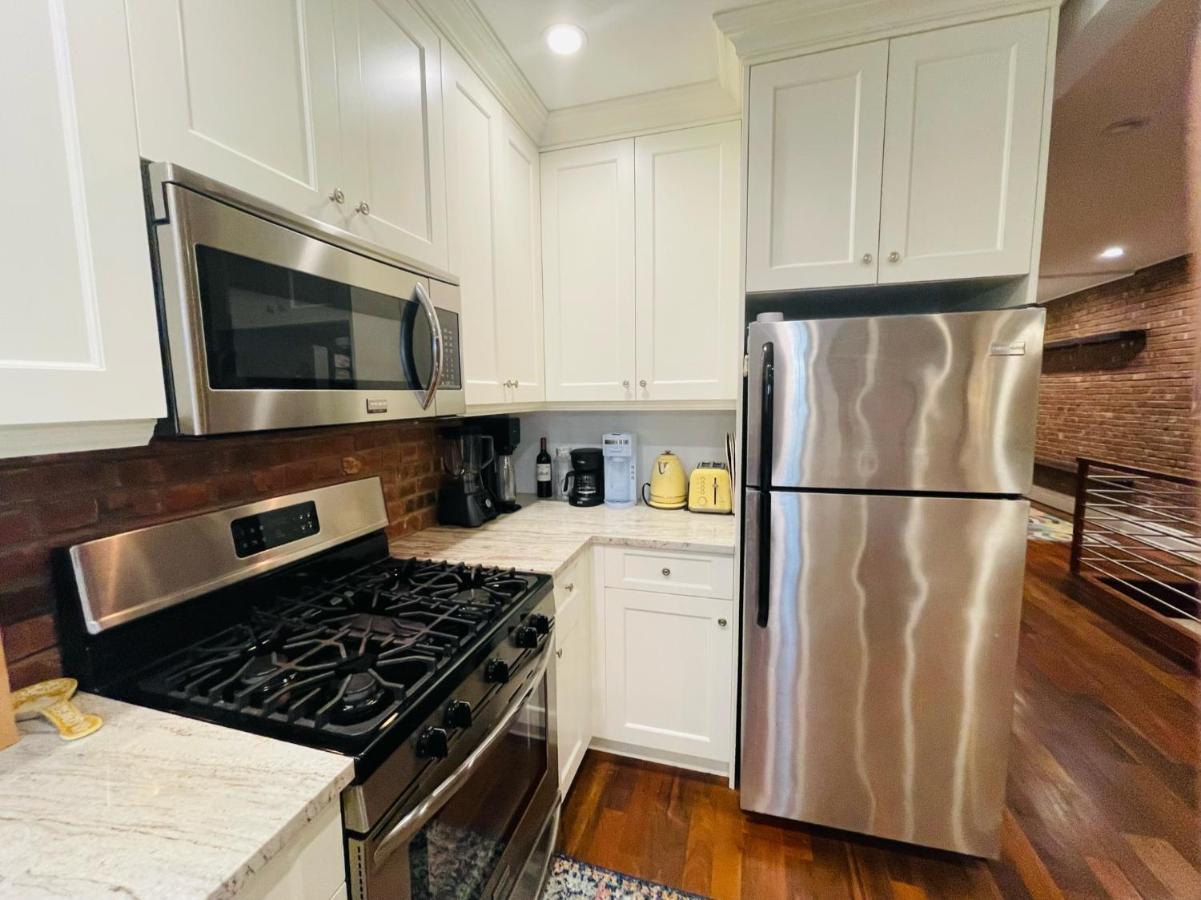 Casa de férias Historic Brownstone - Newly Renovated Brownstone On Historic Street With Outdoor Space Nova York